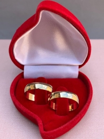Par de aliança de ouro 18k reto abaulado 4mm