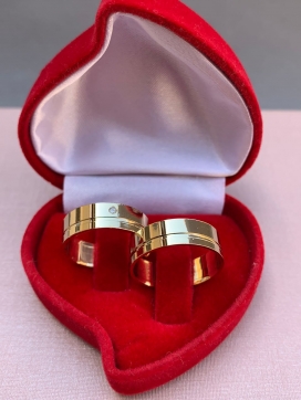 Par de aliança de ouro 12k reto por dentro e por fora com friso 6mm