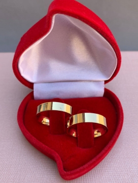 Par de aliança de ouro 12k anatômico suave e reto por fora 5mm